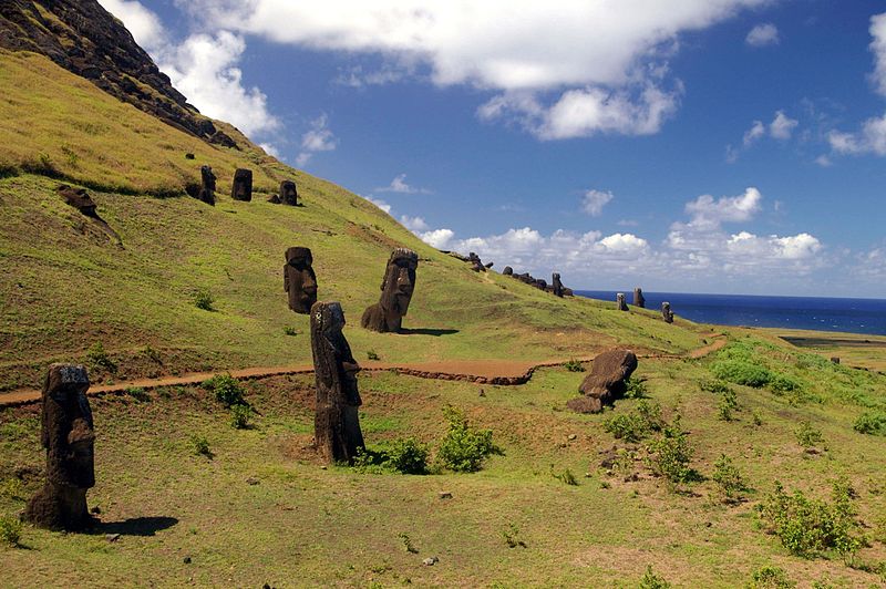 File:Rano Raraku quarry.jpg